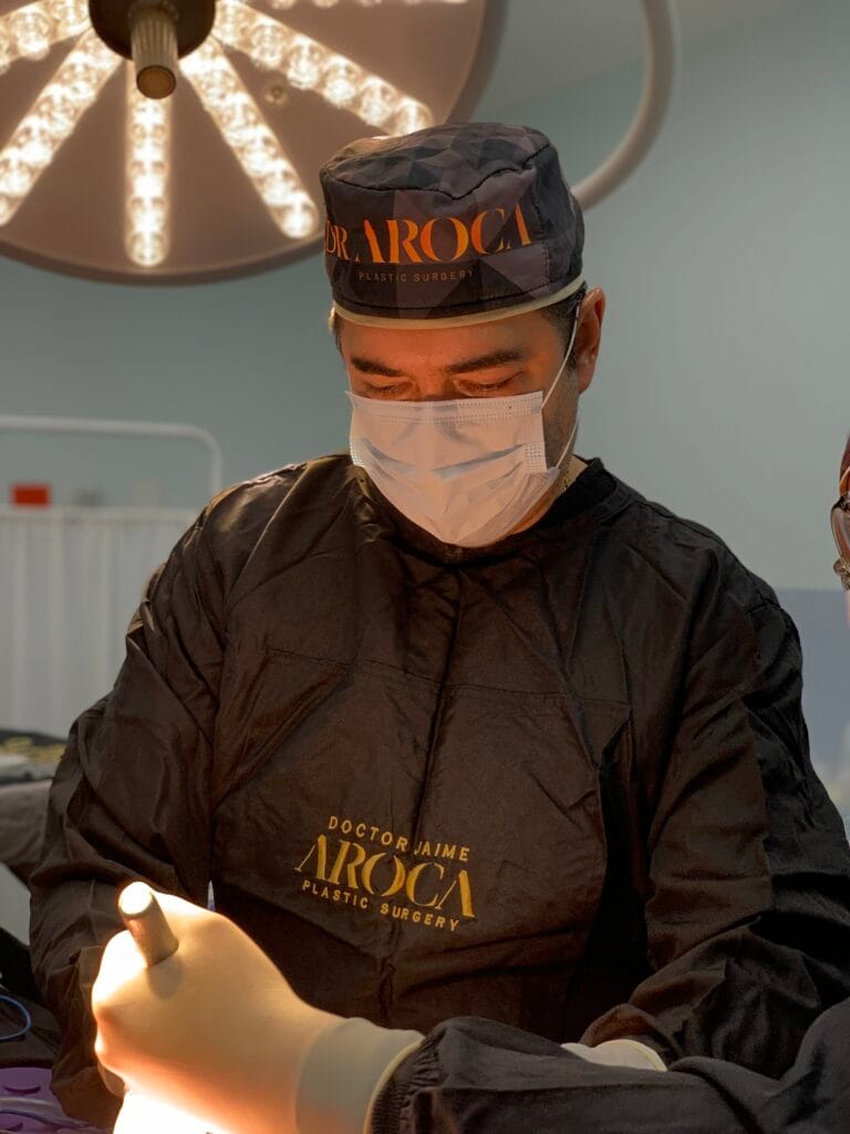 Dr Jaime Aroca | Mejor Cirujano en Abdominoplastia en Colombia 1 IMG 5197 - Dr. Jaime Aroca - Cirujano Plástico en Colombia, Especialista en Abdominoplastia