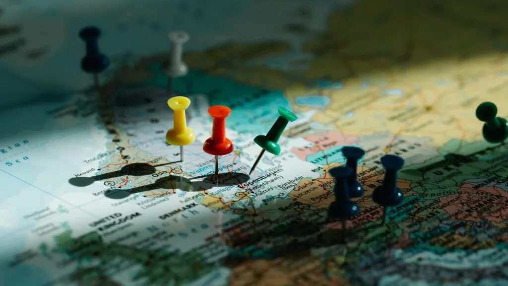 Modern Minimal Gradient Background Technology Youtube Thumbnail 11 - Dr. Jaime Aroca - Cirujano Plástico en Colombia, Especialista en Abdominoplastia